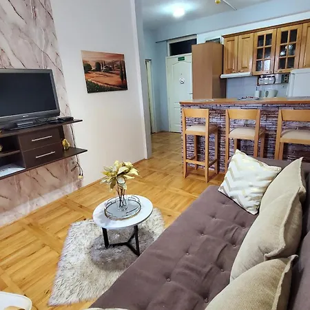 Vienna Apartment *